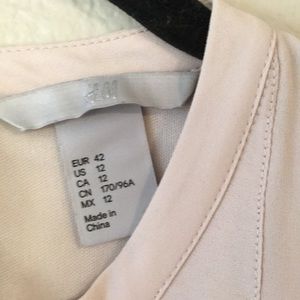 H&M Dresses - LIKE NEW | H&M Cinched Waist Ruffle Dress H&M Dresses - LIKE NEW | H&M Cinched Waist Ruffle Dress